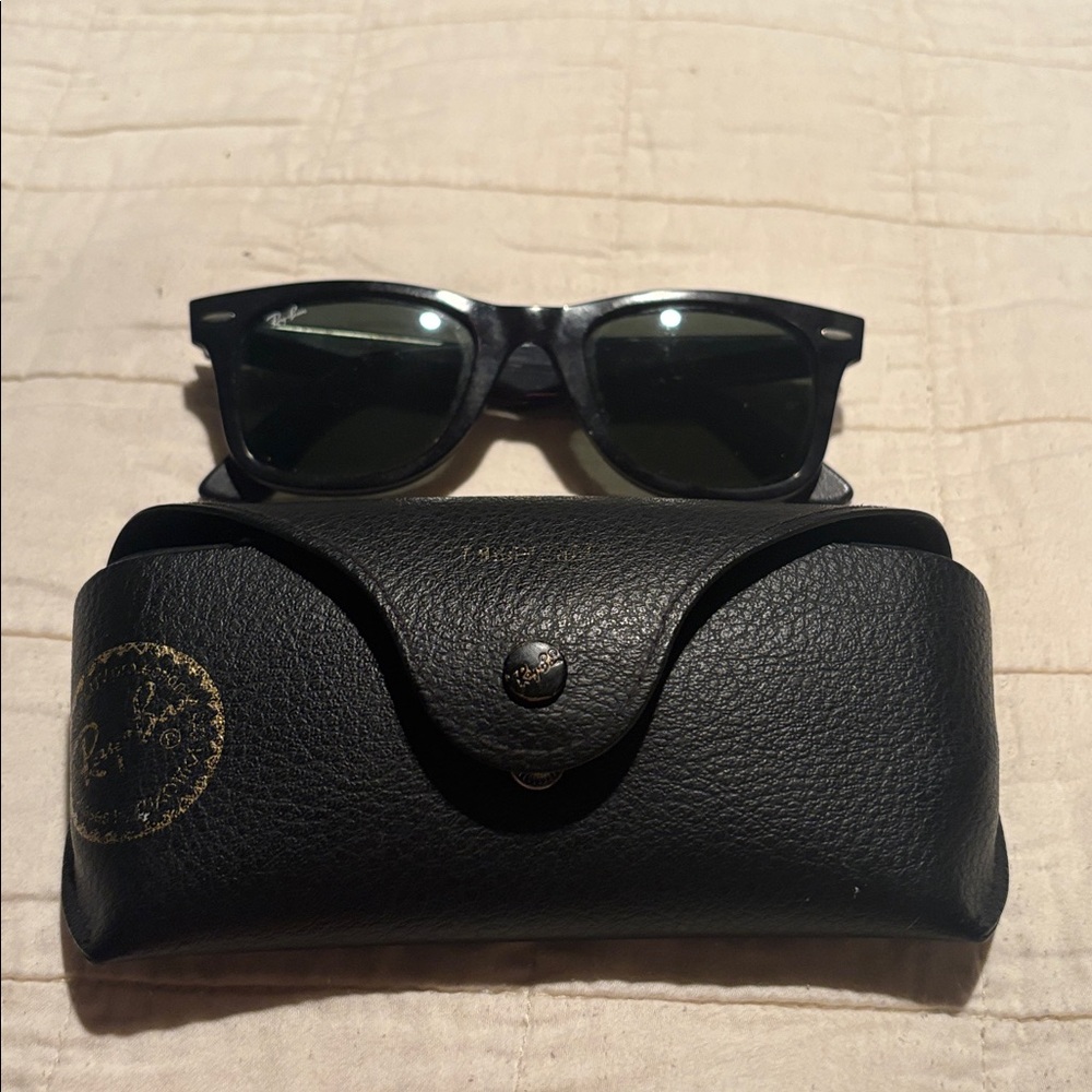 Ray-Ban Classic Black Sunglasses with Case